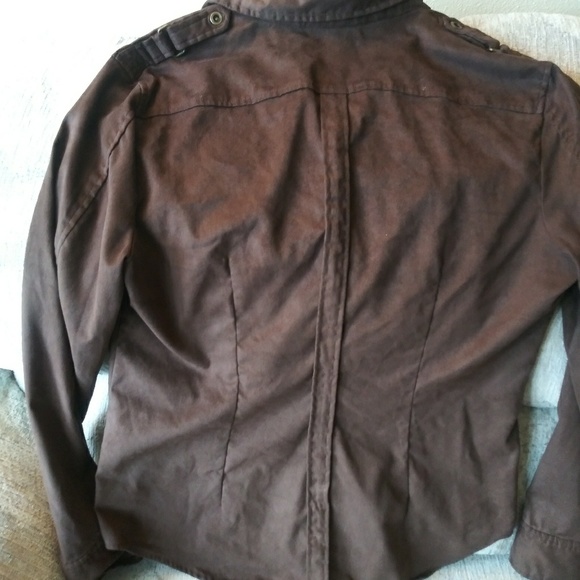 Snap-down pocketed long sleeve shirt - Picture 2 of 2